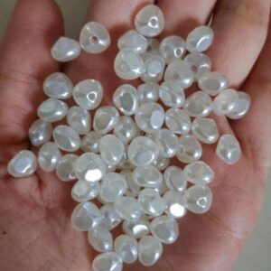 acrylic pearl (7mm)