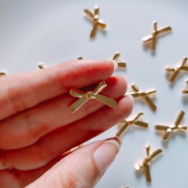 metal bows