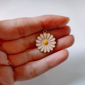 daisy charm