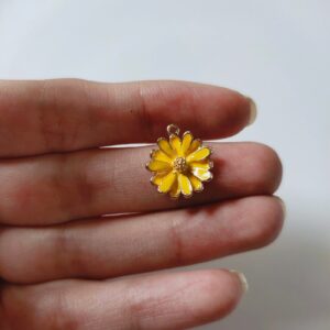 daisy charm