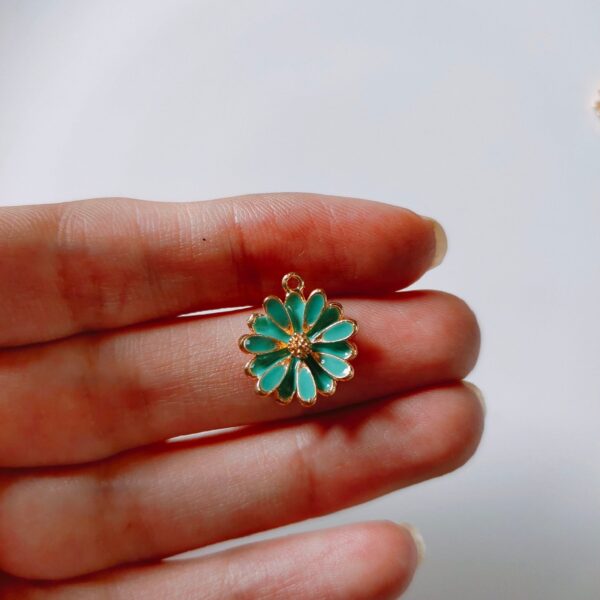 daisy charm