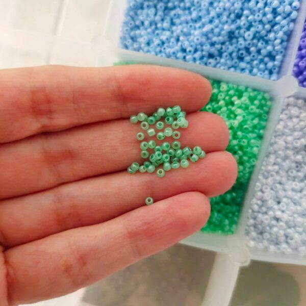 seed beads 12/0 (1.9mm)